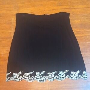 Black skirt scallop edge